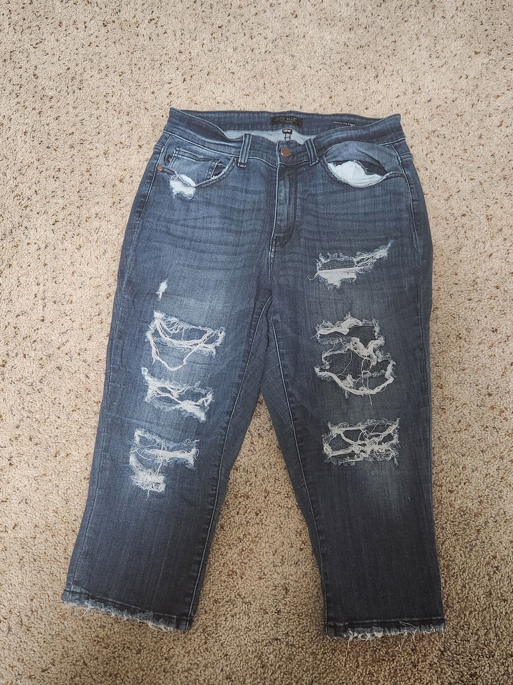 Judy Blue Dark Wash Ripped Cropped Jeans